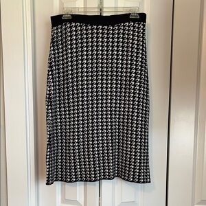 Kasper Black and White Midi Pencil Skirt for Work